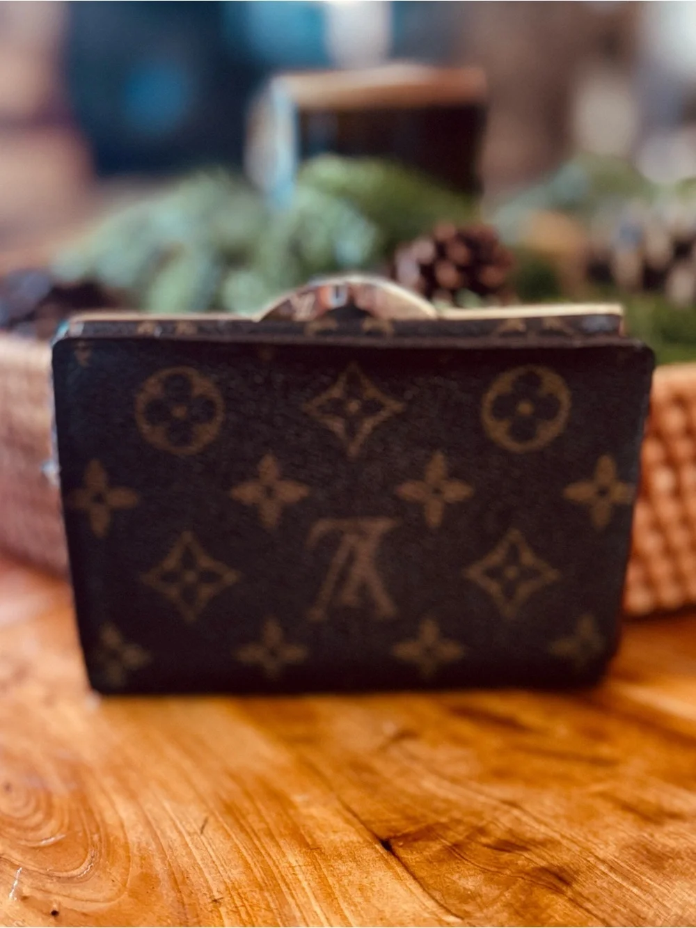 Louis Vuitton French purse, compact, wallet, kiss, lock, monogram, canvas, brown - Picture 3 of 16